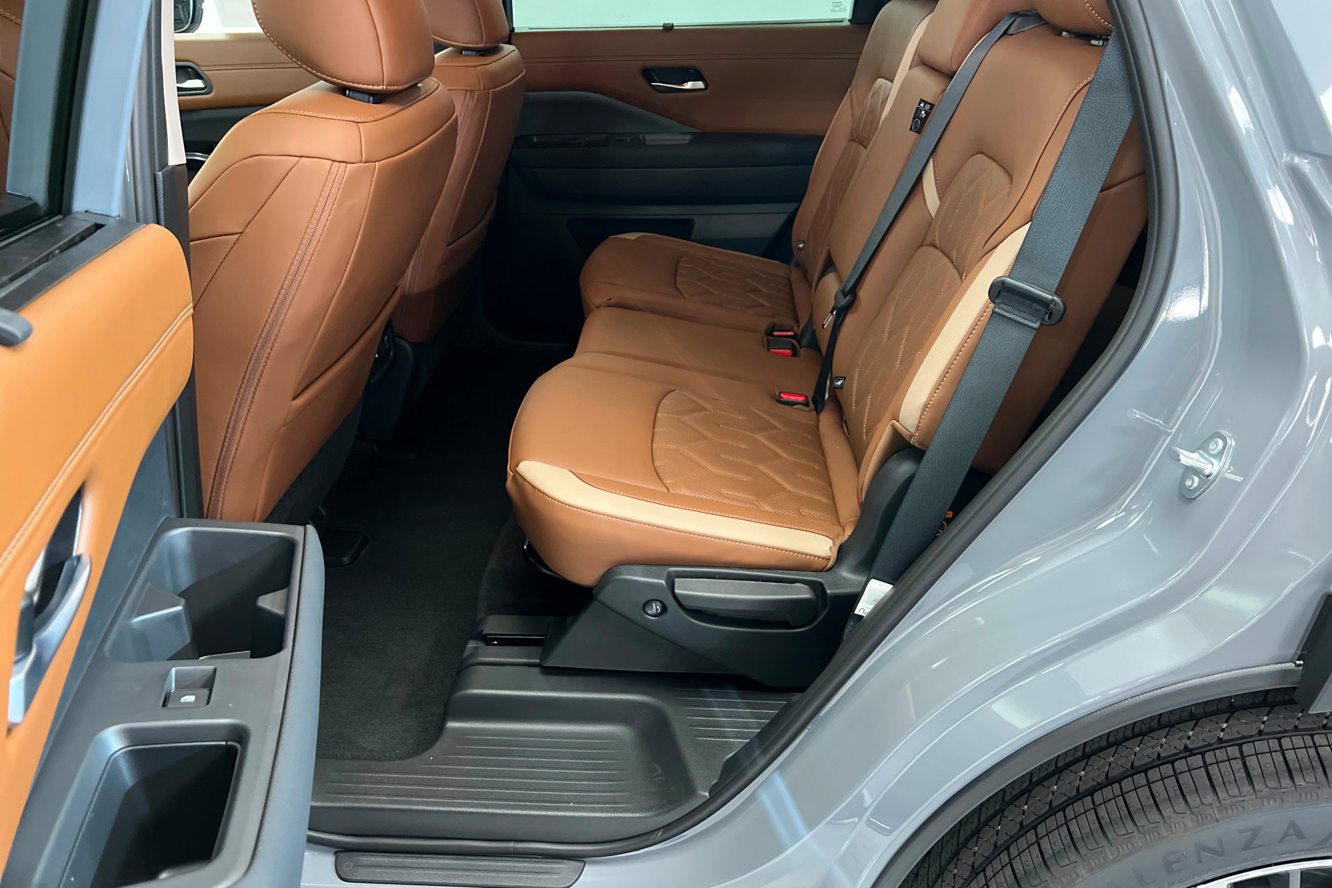 New 2026 Nissan Pathfinder Platinum w/ Cargo Package AWD/4WD image 21