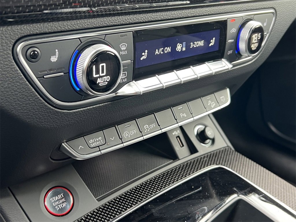 Used 2024 Audi SQ5 Premium w/ Convenience Package image 25