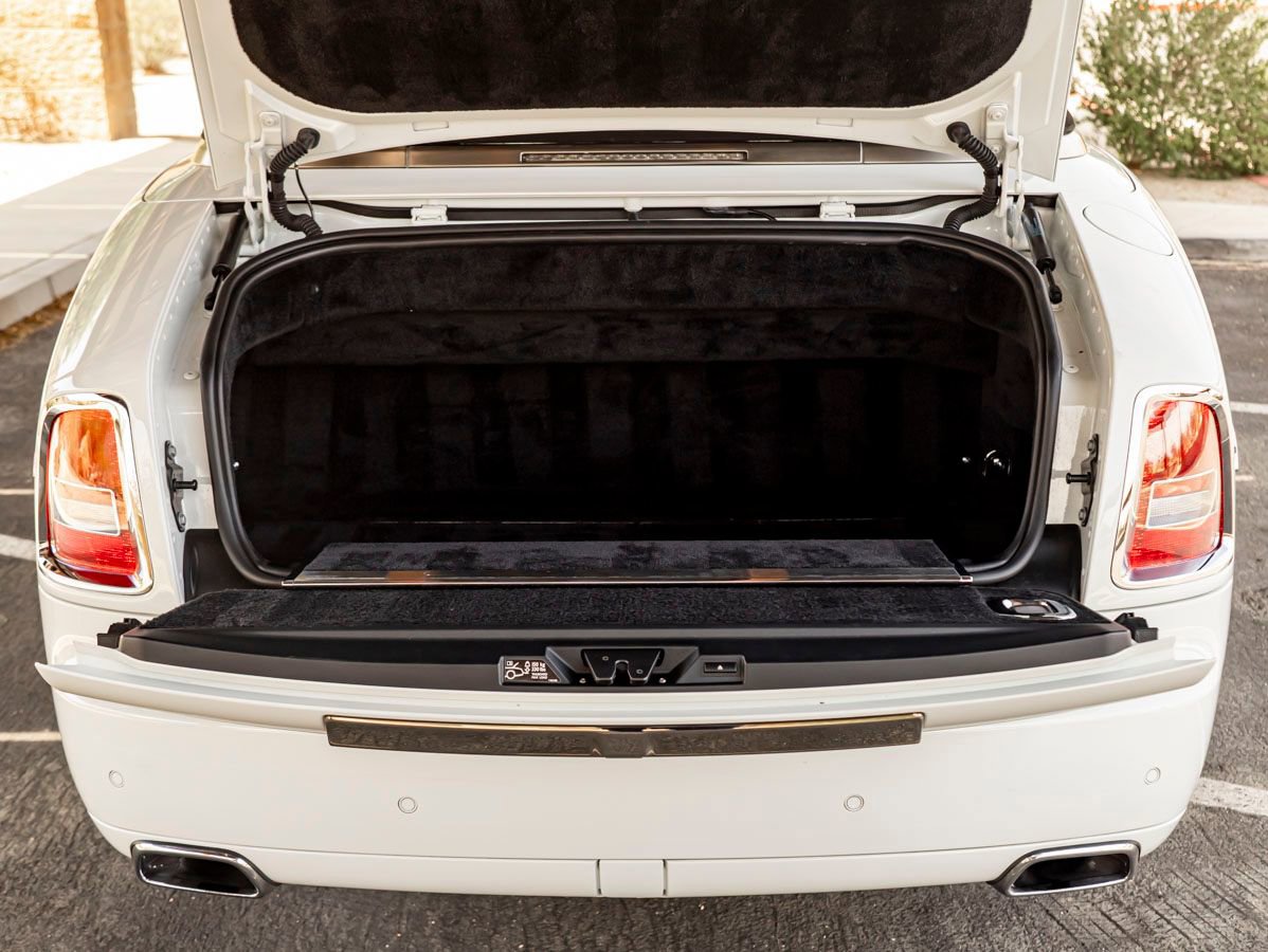 Used 2015 Rolls-Royce Phantom Drophead Coupe image 24