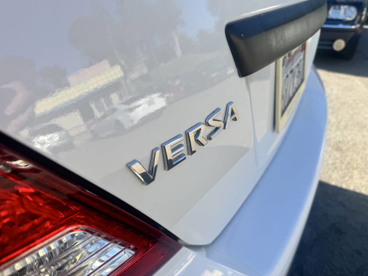 Used 2011 Nissan Versa Sedan image 7