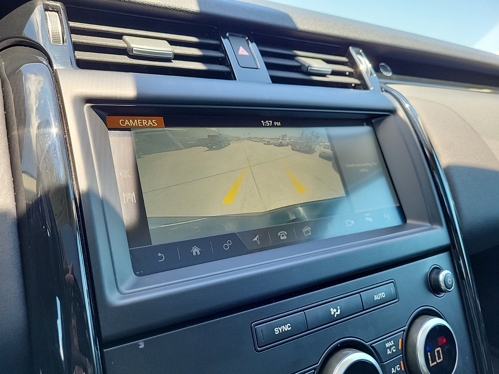 Used 2019 Land Rover Discovery SE AWD/4WD image 23