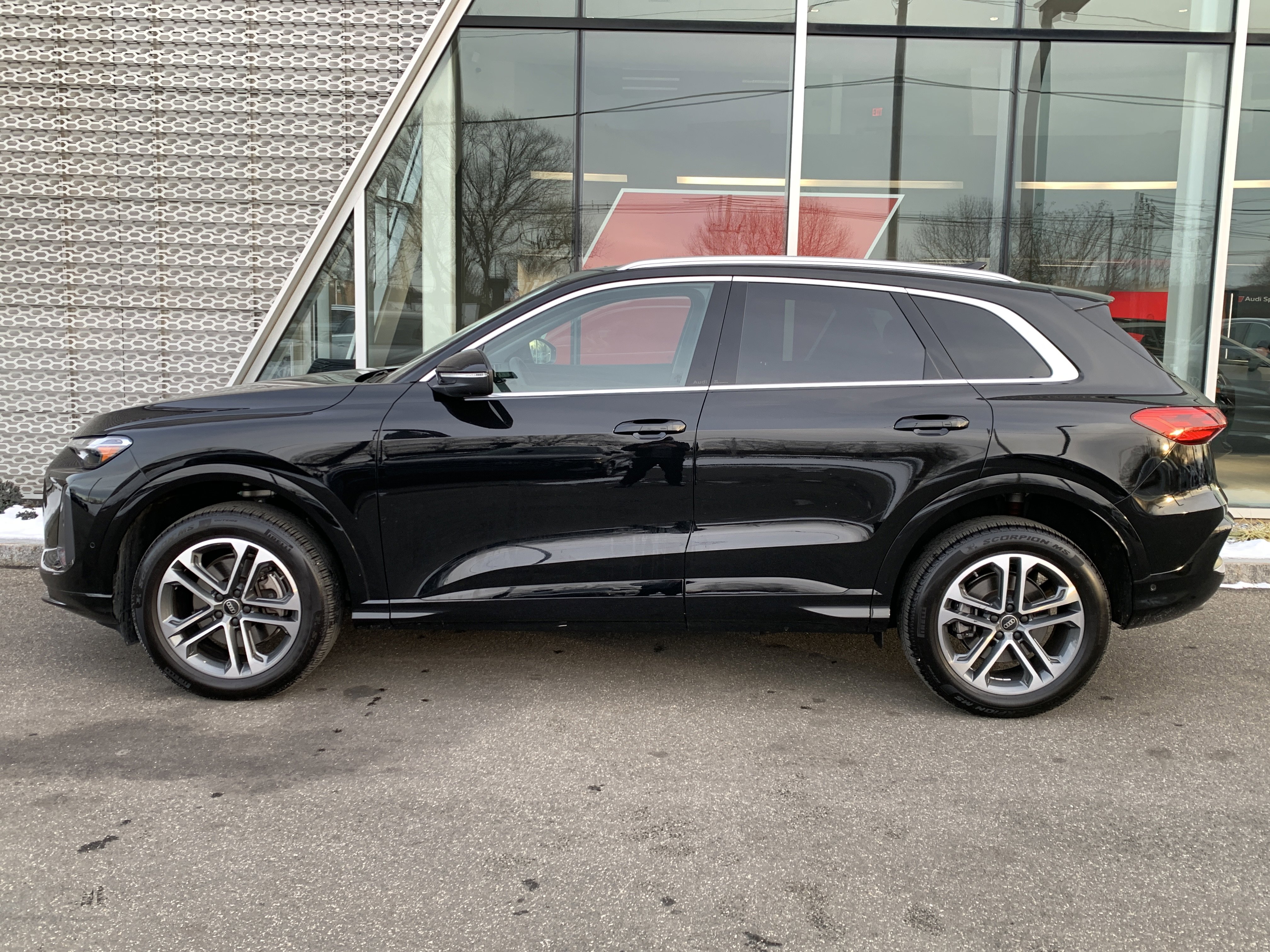 Certified 2025 Audi Q5 Premium w/ Convenience Package image 2