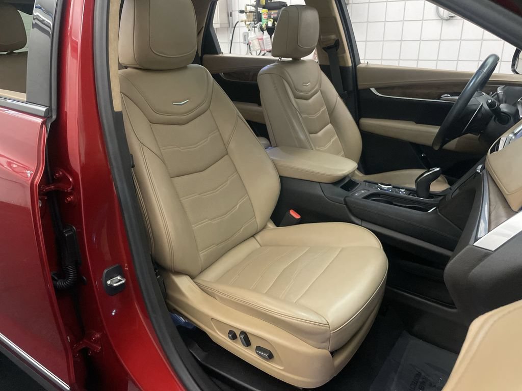 Used 2022 Cadillac XT5 Sportv w/ Platinum Package AWD/4WD image 23