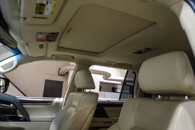 Used 2018 Lexus LX 570 4WD w/ Luxury Package image 5