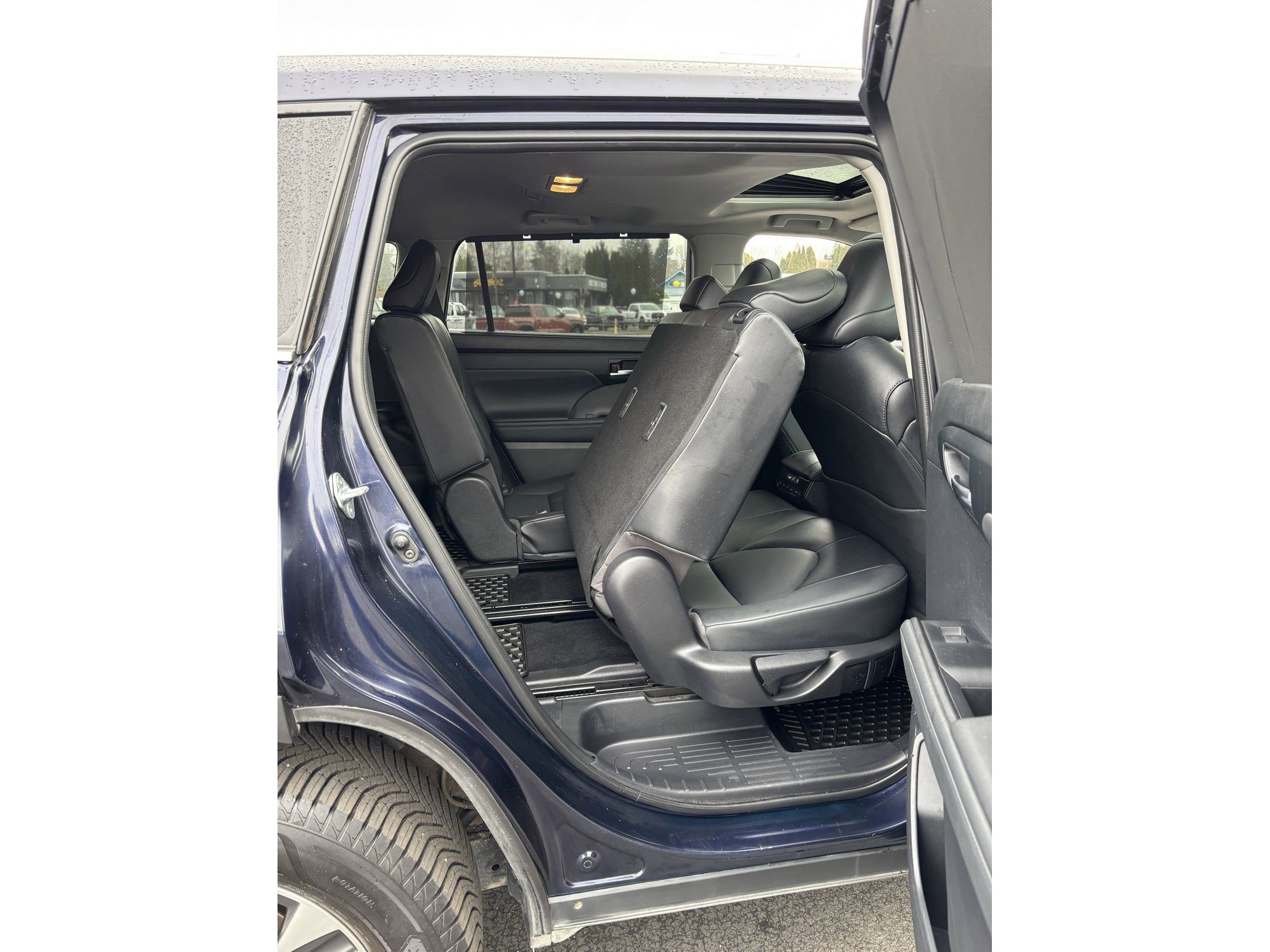 Used 2022 Toyota Highlander XLE image 14