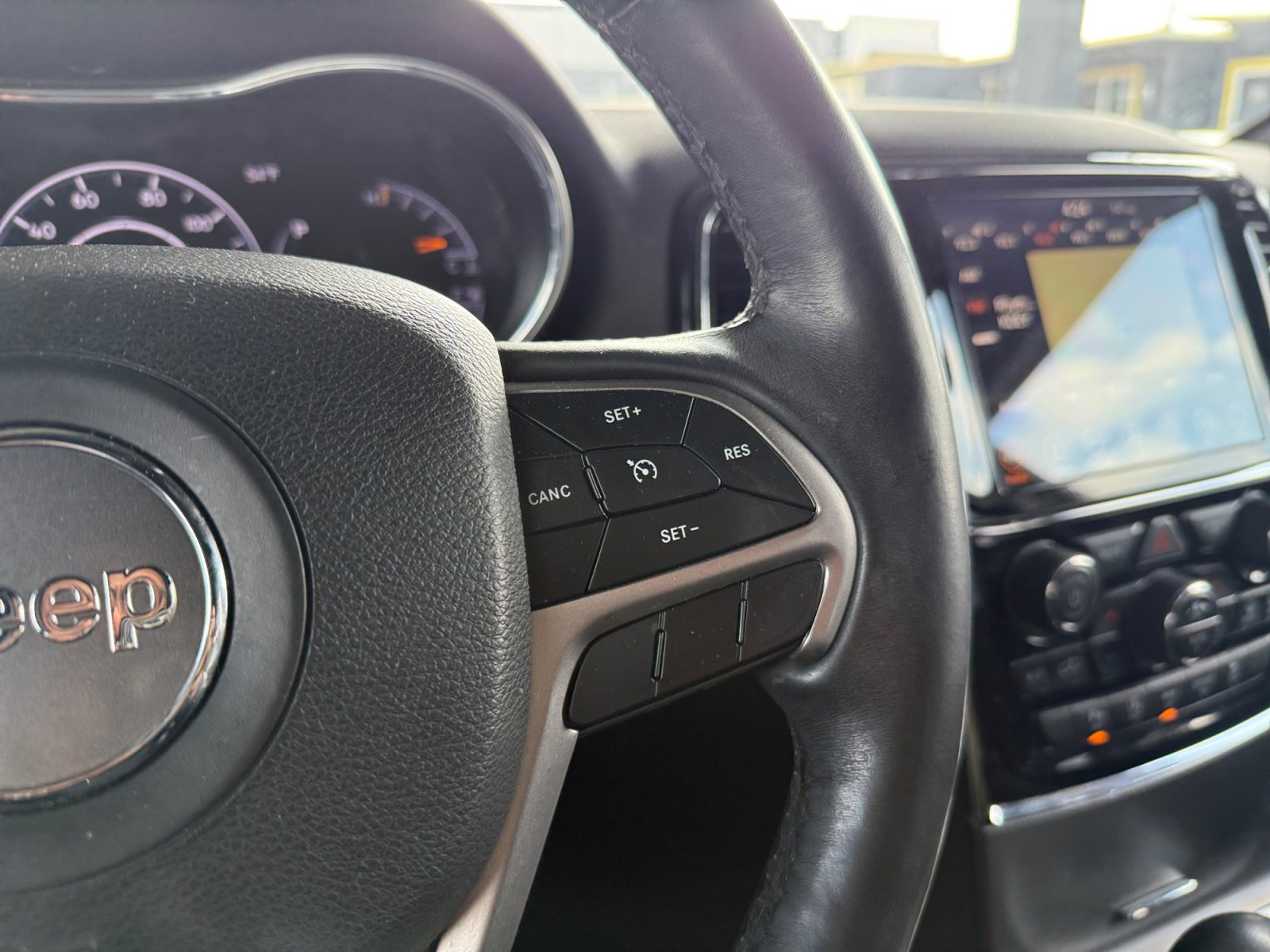 Used 2019 Jeep Grand Cherokee Altitude image 17