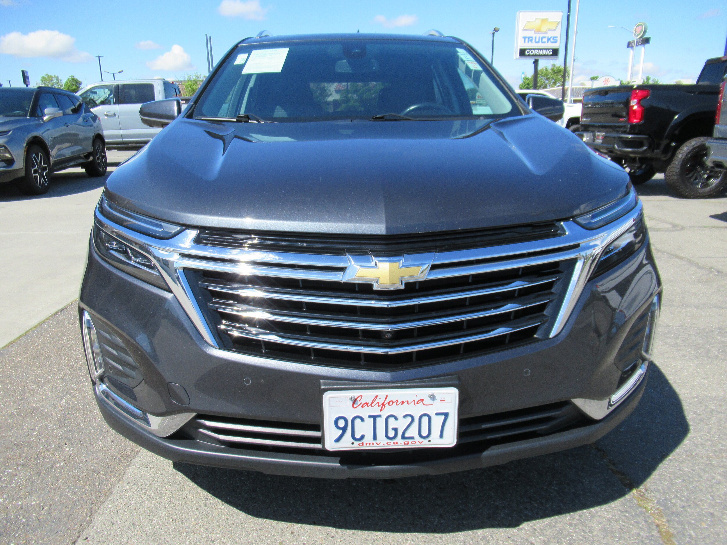 Used 2022 Chevrolet Equinox Premier AWD/4WD image 3