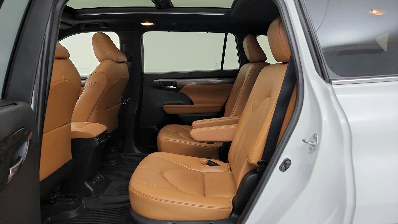 Used 2023 Toyota Highlander Platinum image 33