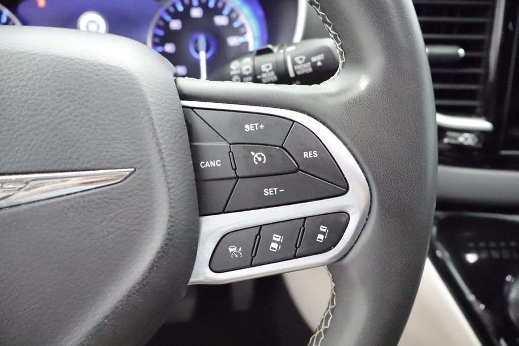 Certified 2023 Chrysler Pacifica Touring-L FWD image 29