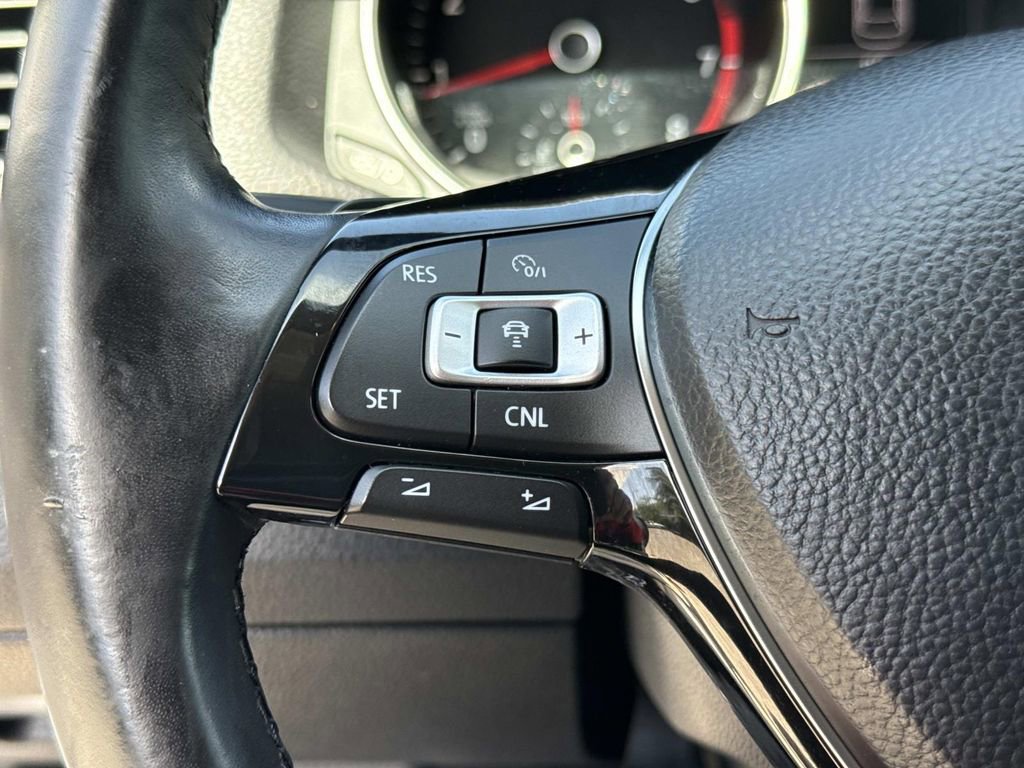 Used 2018 Volkswagen Passat 2.0T R-Line w/ R-Line Lighting Package FWD image 42
