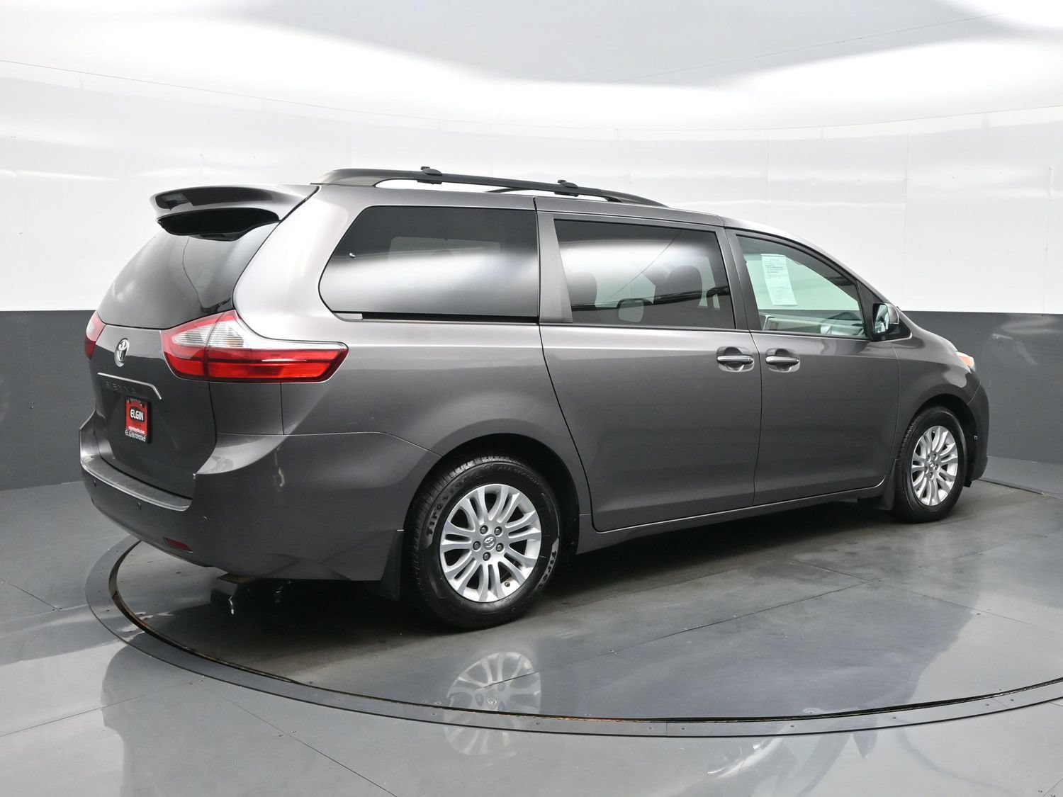 Used 2017 Toyota Sienna XLE w/ XLE Navigation Package FWD image 6