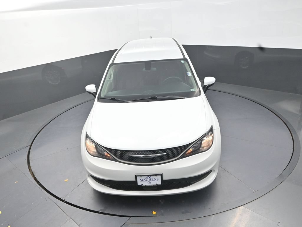 Used 2022 Chrysler Voyager LX FWD image 15
