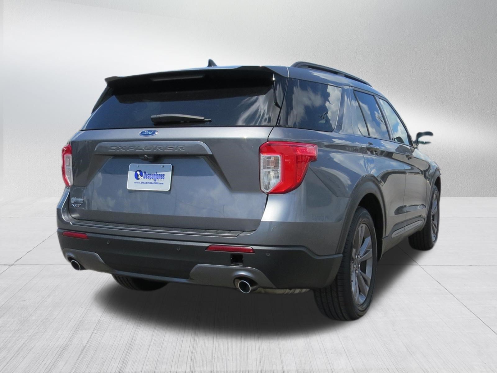 Used 2024 Ford Explorer XLT w/ Equipment Group 202A RWD image 3