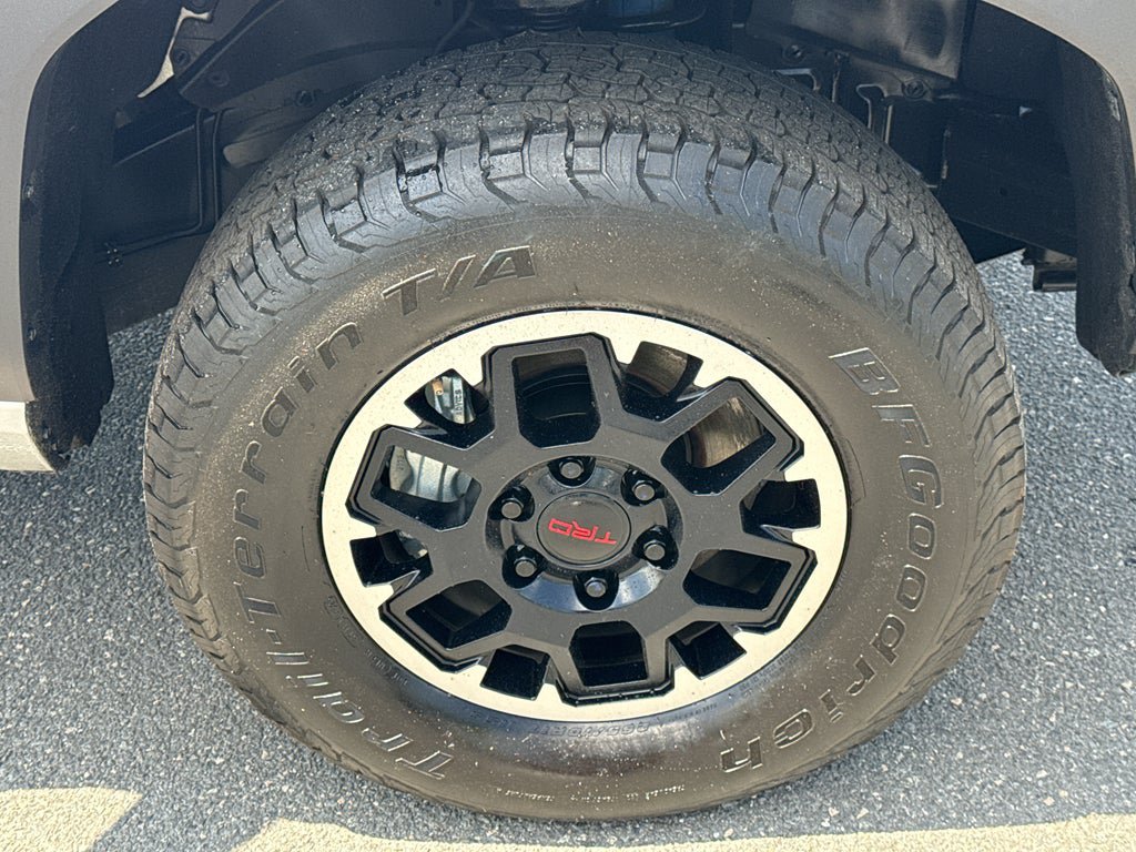 Used 2024 Toyota Tacoma TRD Off-Road AWD/4WD image 31