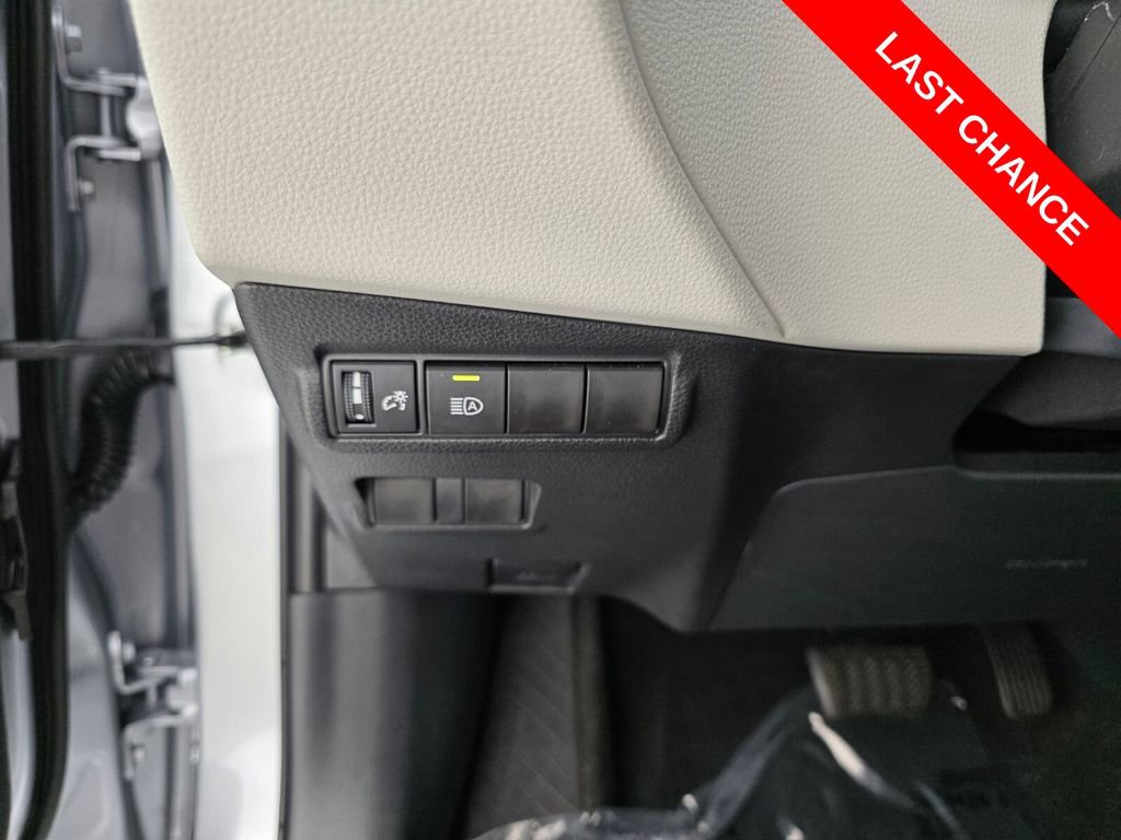 Used 2025 Toyota Corolla Cross L FWD image 24