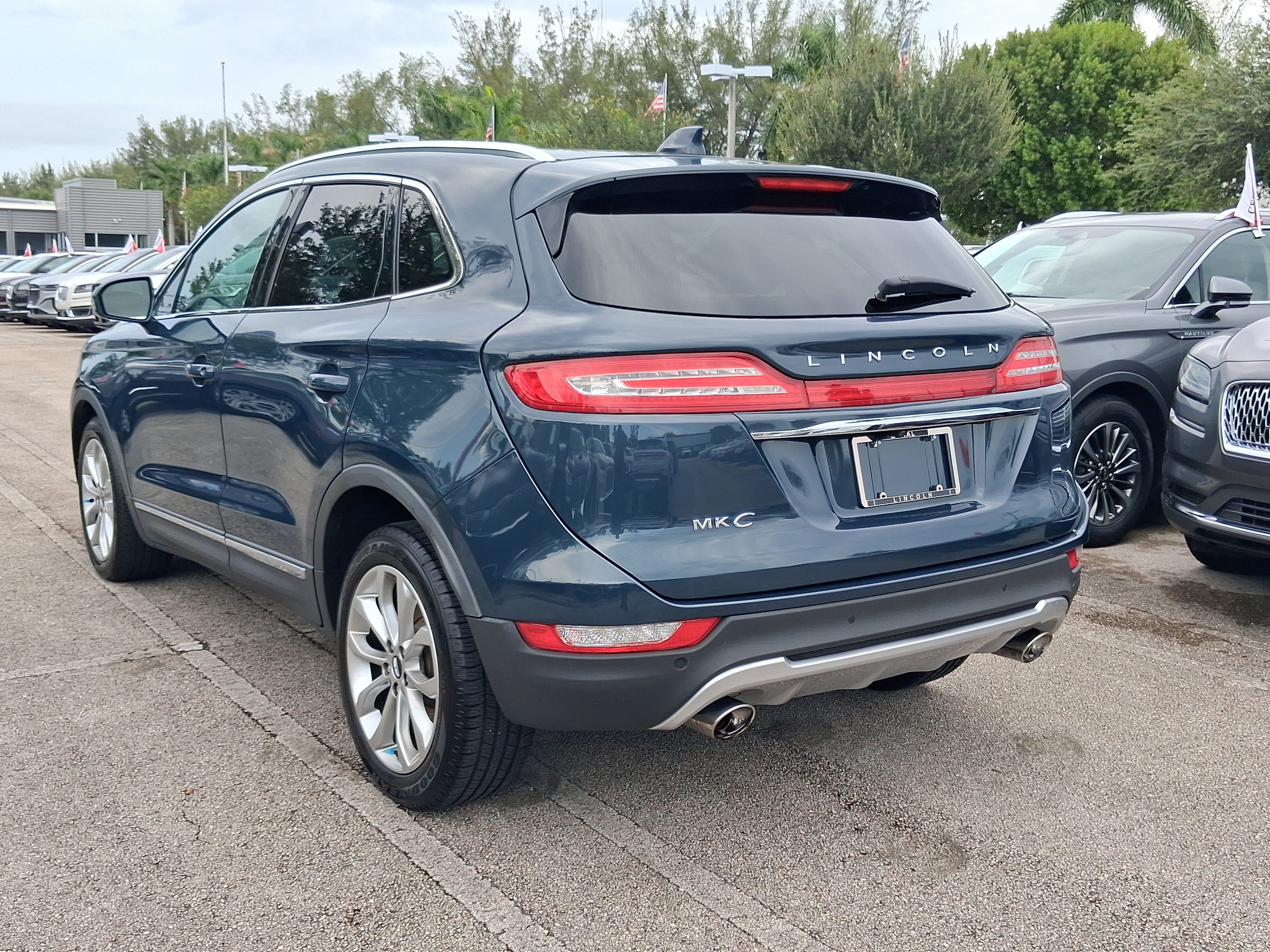 Used 2019 Lincoln MKC Select w/ Select Plus Package FWD image 3