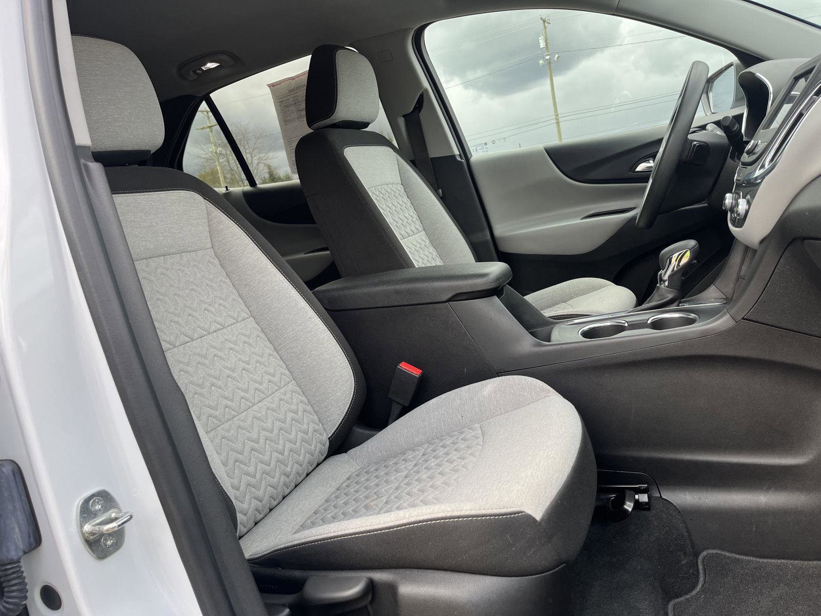 Used 2023 Chevrolet Equinox LS image 37