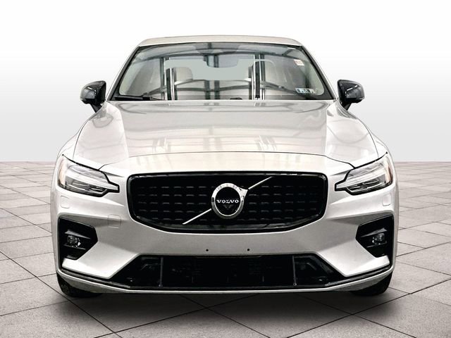 Used 2022 Volvo S60 B5 Momentum w/ Advanced Package AWD/4WD image 3