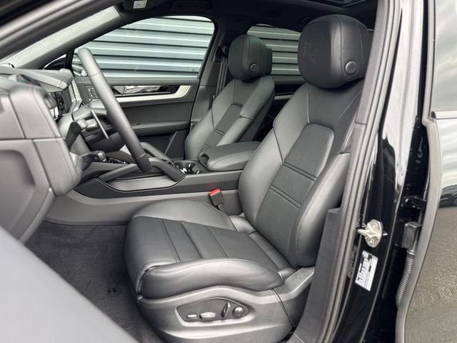 New 2026 Porsche Cayenne Coupe AWD/4WD image 5