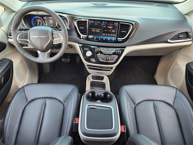 Used 2024 Chrysler Pacifica Touring-L image 24