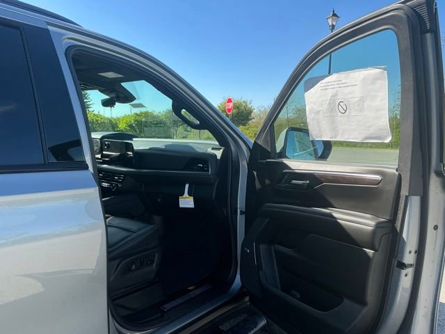 New 2026 Chevrolet Suburban Z71 w/ Z71 Off-Road Package AWD/4WD image 18