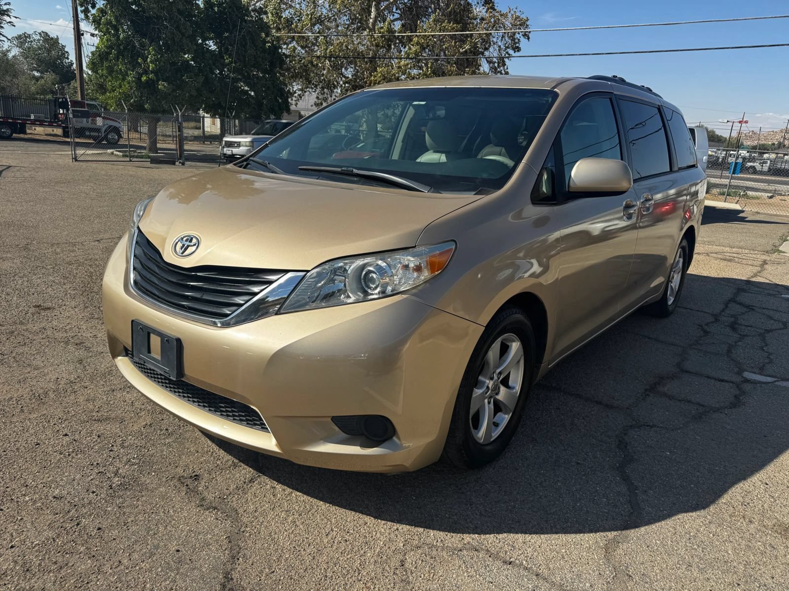Used 2012 Toyota Sienna LE w/ Towing Pkg
