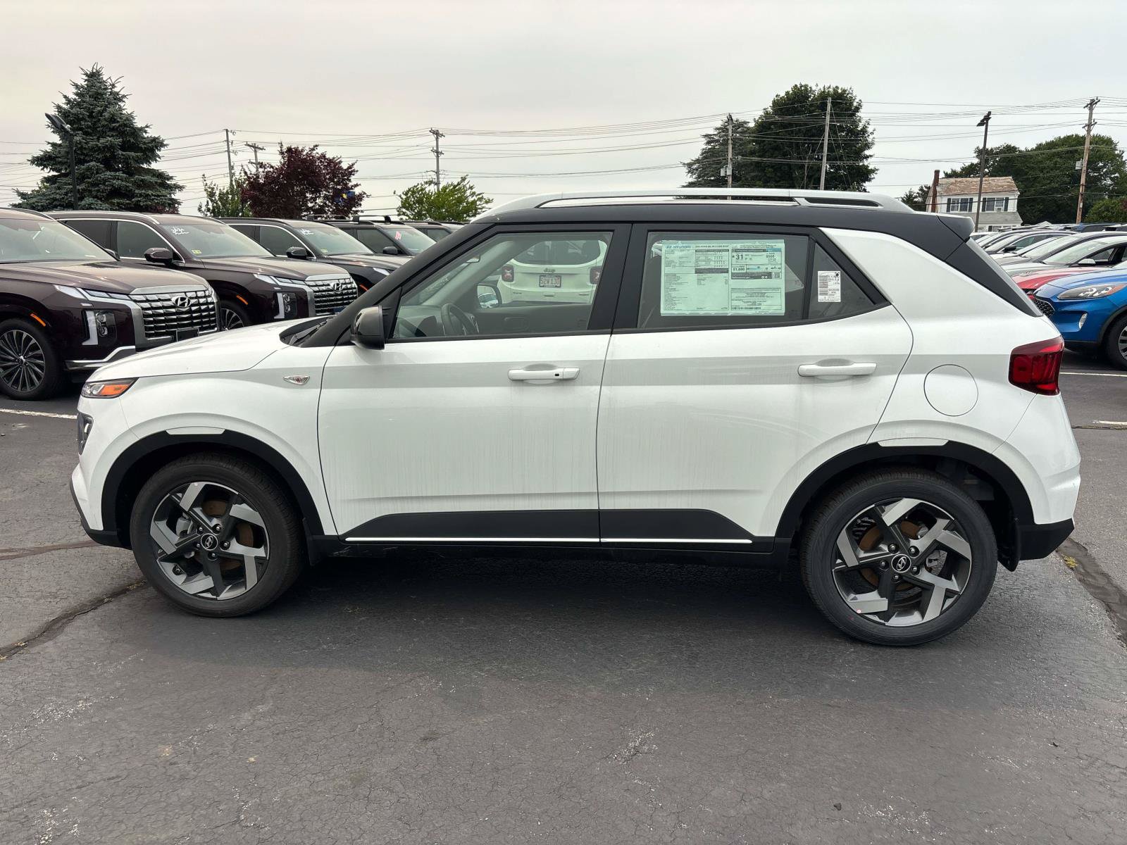 Used 2026 Hyundai Venue SEL FWD image 2