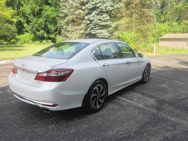 Used 2017 Honda Accord EX-L image 24