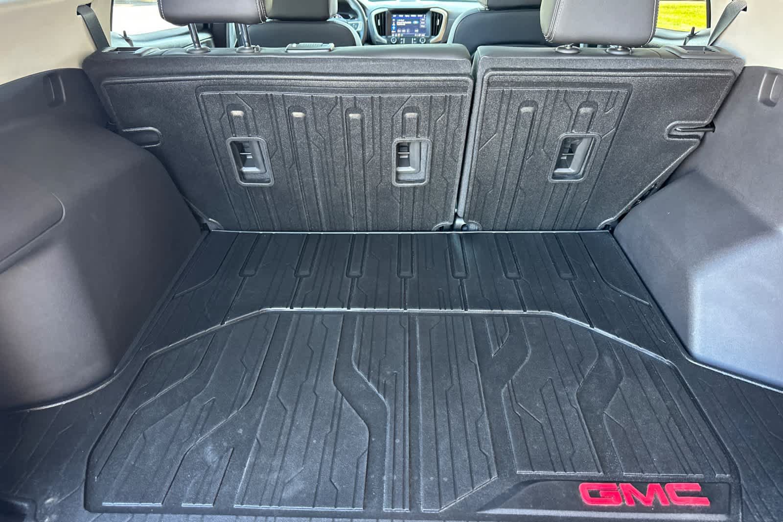 Used 2024 GMC Terrain Denali w/ Denali Premium Package AWD/4WD image 14