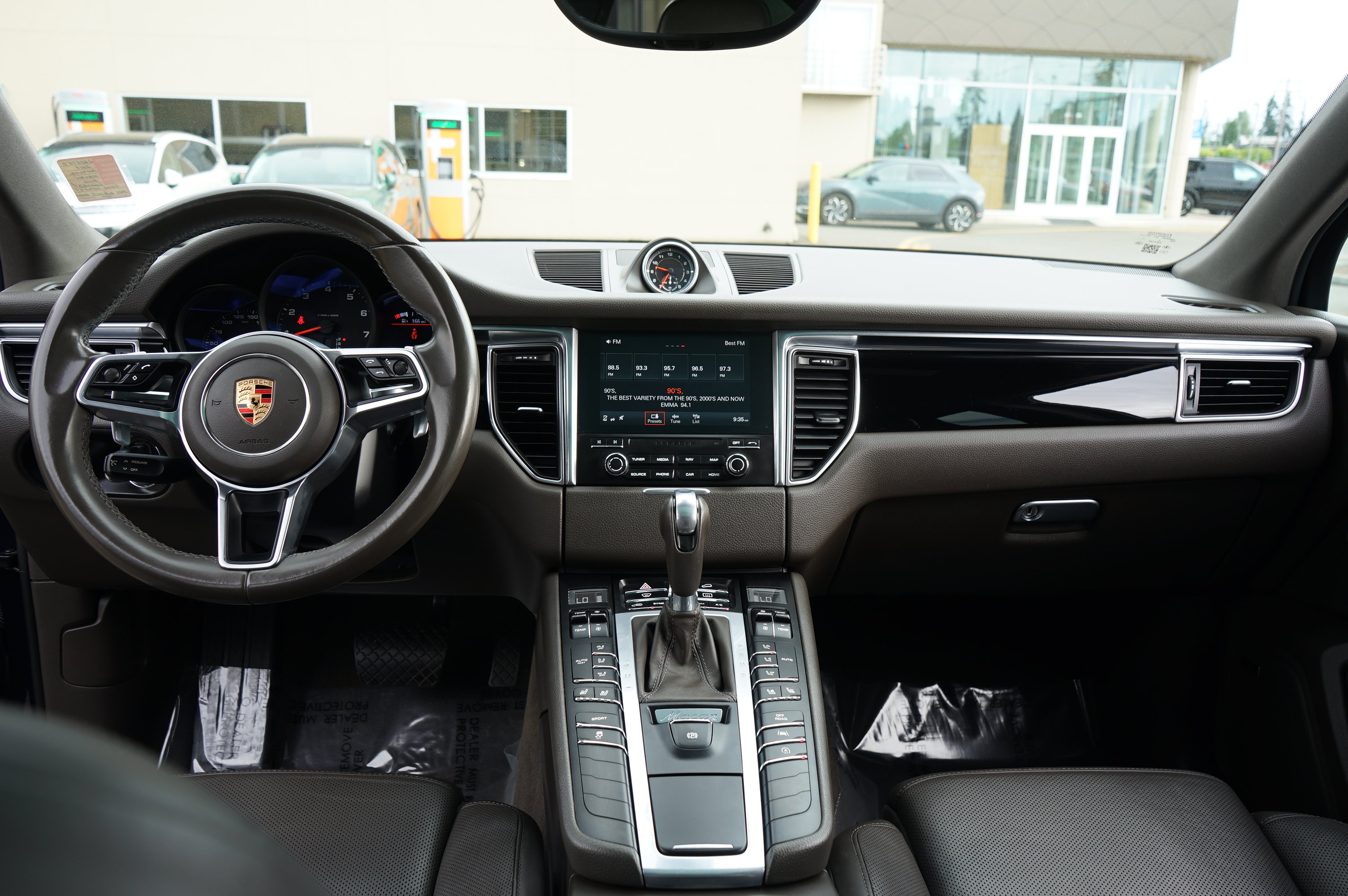 Used 2017 Porsche Macan AWD/4WD image 29
