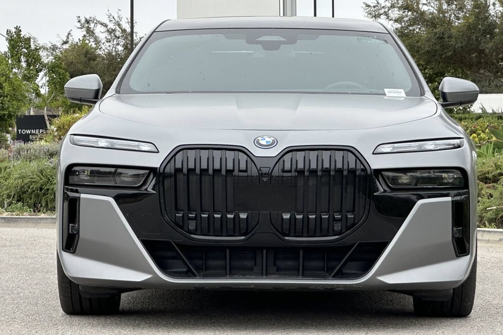 Used 2023 BMW i7 xDrive60 AWD/4WD image 8