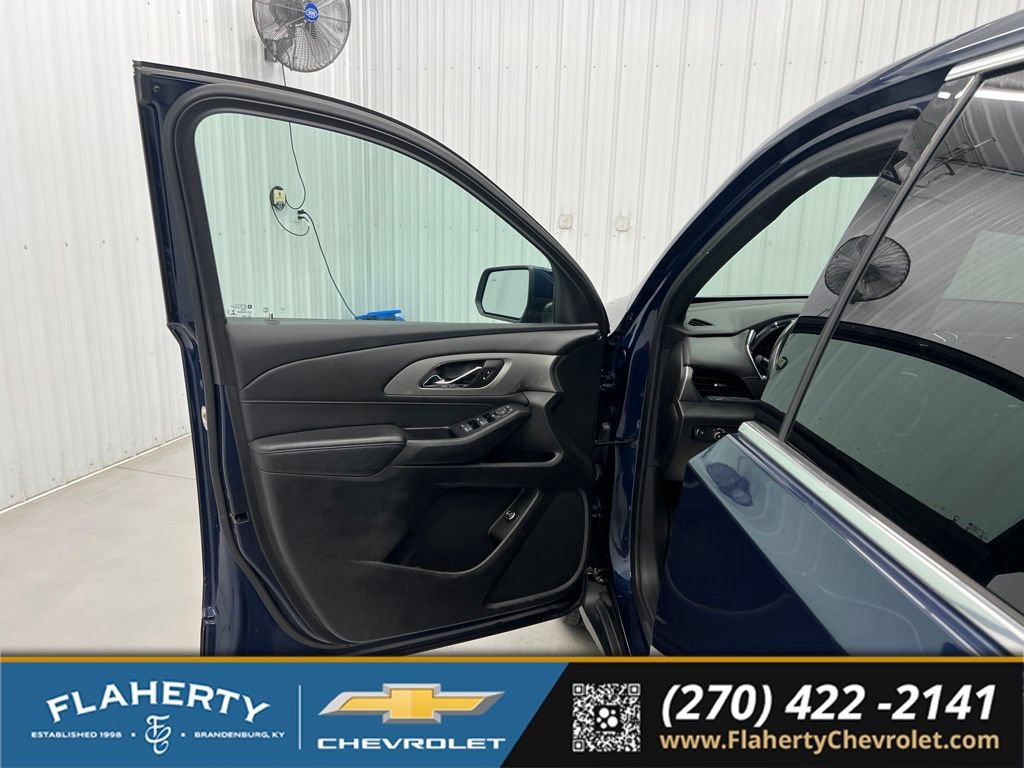 Used 2022 Chevrolet Traverse LT FWD image 8