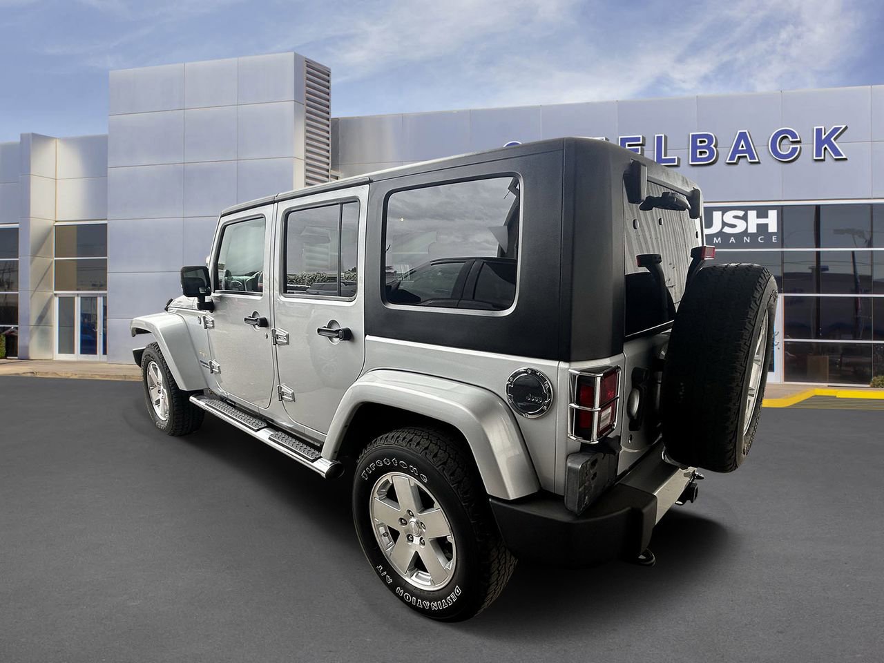Used 2009 Jeep Wrangler Unlimited Sahara w/ Mopar Leather Group image 6