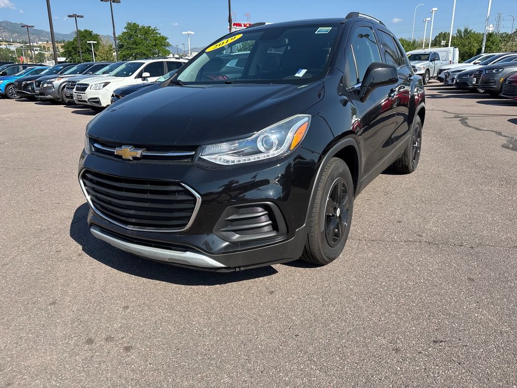 Used 2019 Chevrolet Trax LT w/ LT Convenience Package FWD image 2