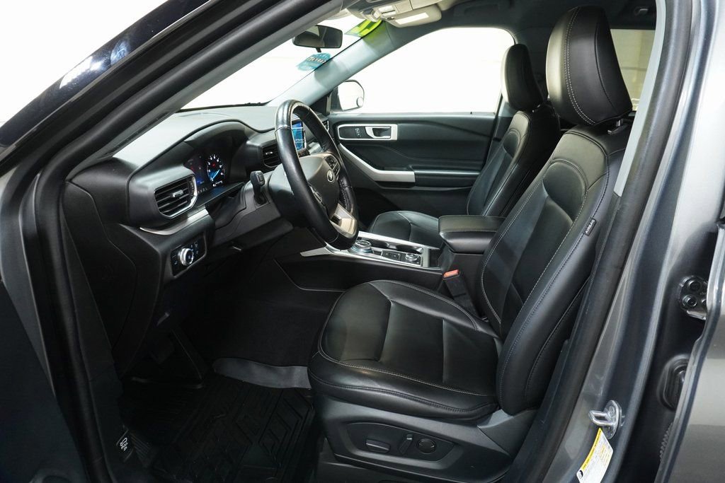 Used 2022 Ford Explorer XLT w/ Equipment Group 202A image 12