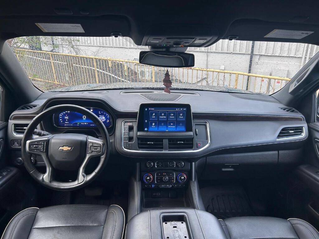 Used 2023 Chevrolet Suburban Premier image 16