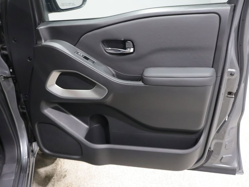 Used 2024 Nissan Frontier SV image 23