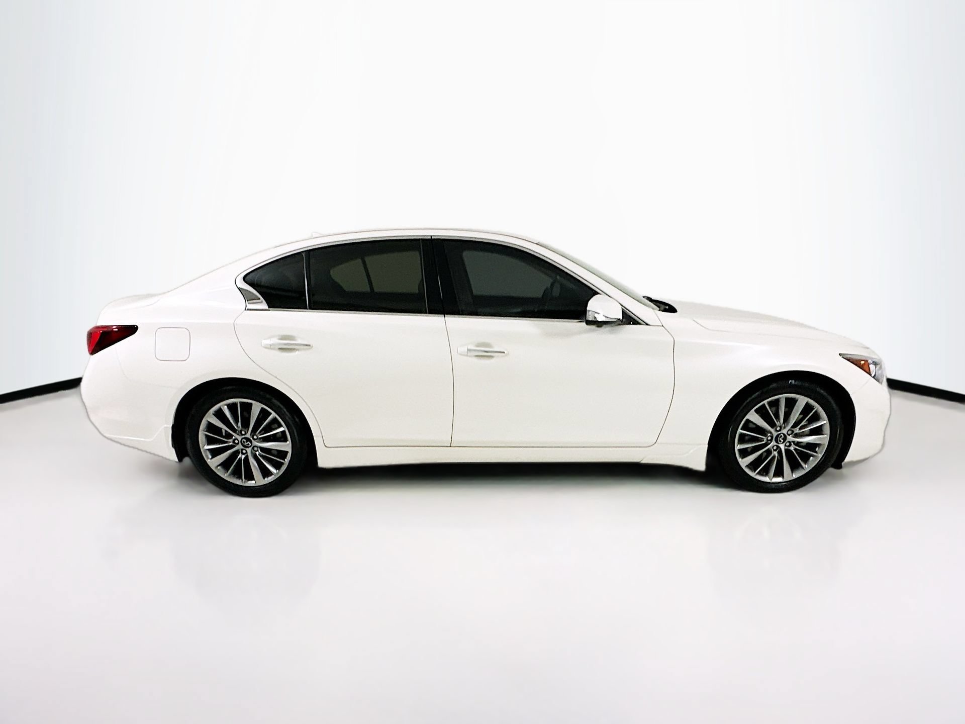 Used 2022 INFINITI Q50 Luxe w/ Cargo Package RWD image 9