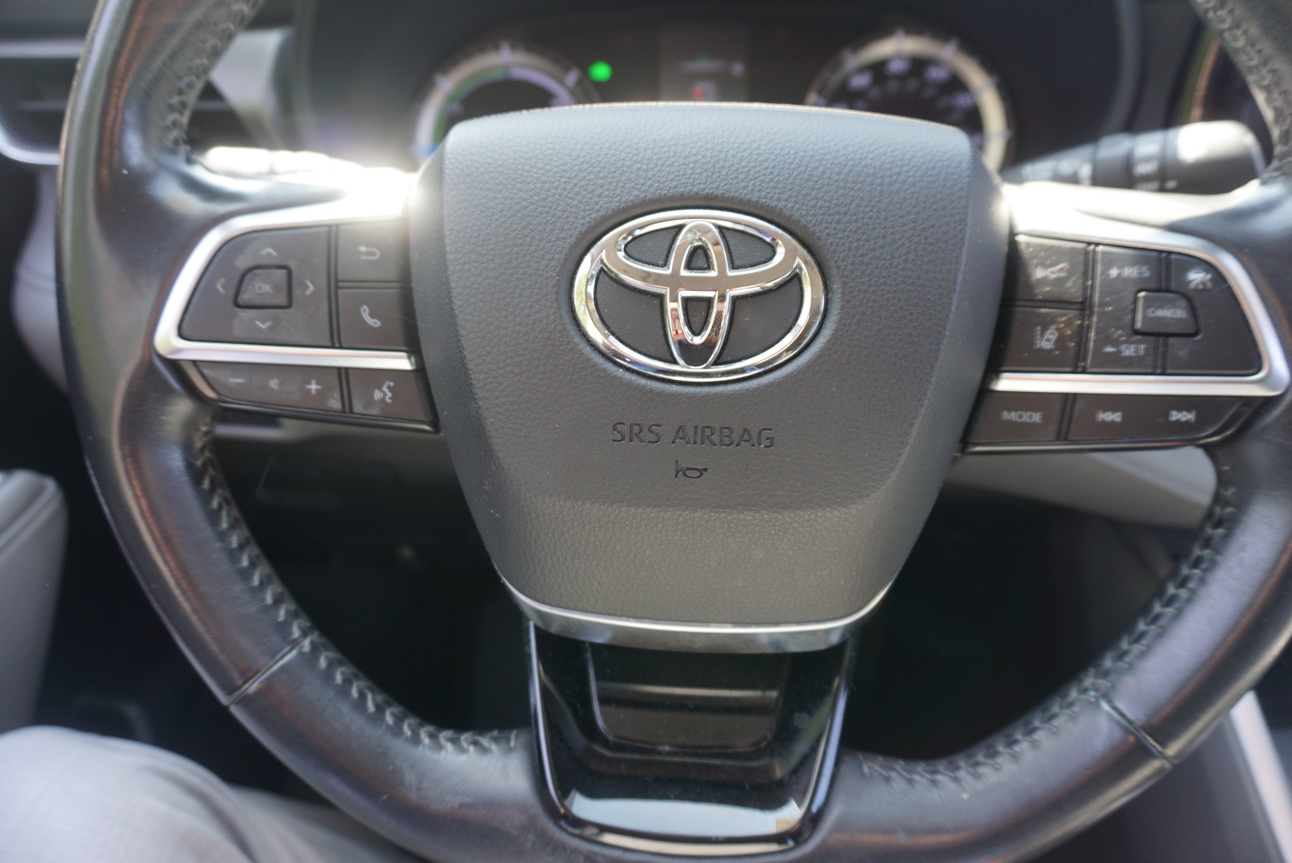 Used 2020 Toyota Highlander LE AWD/4WD image 8