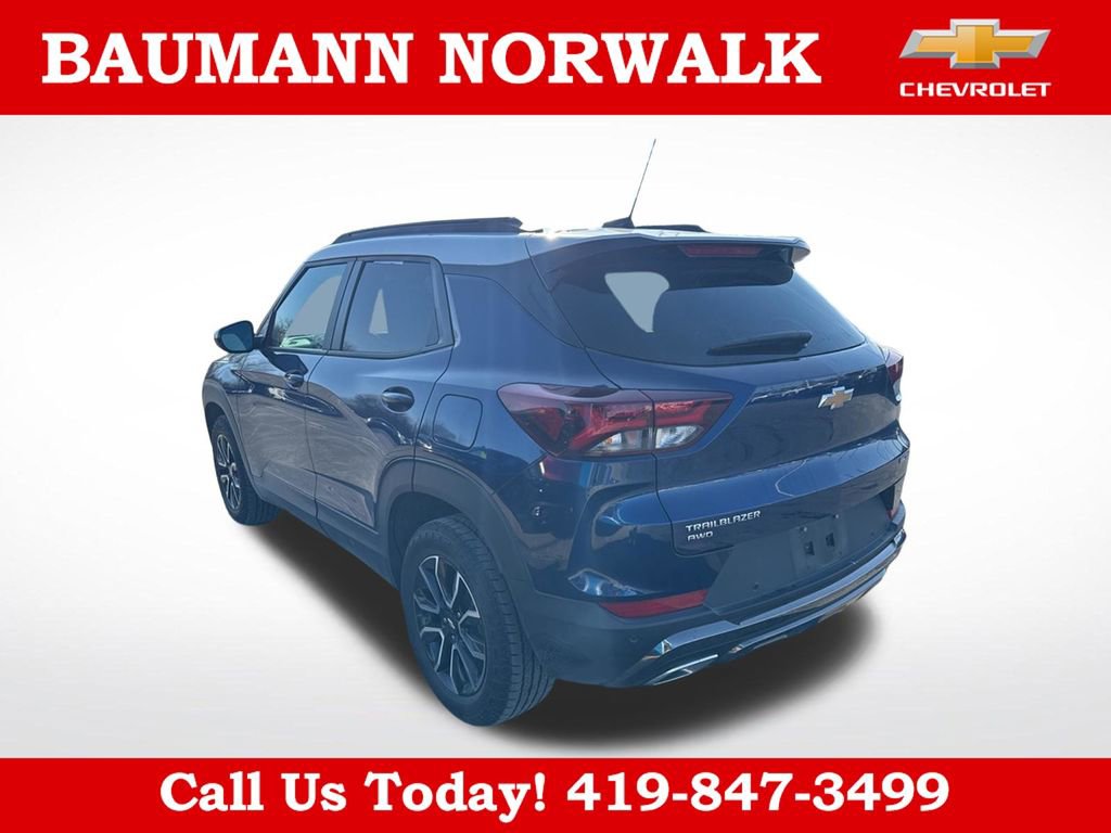 Used 2023 Chevrolet TrailBlazer ACTIV w/ Sun and Liftgate Package AWD/4WD image 2