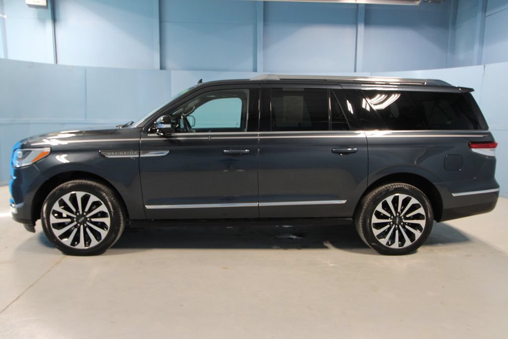 Used 2024 Lincoln Navigator L Reserve AWD/4WD image 32