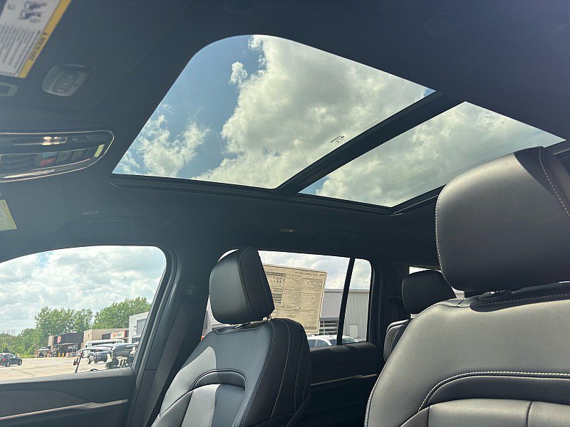 New 2026 Jeep Grand Cherokee L 4WD image 15