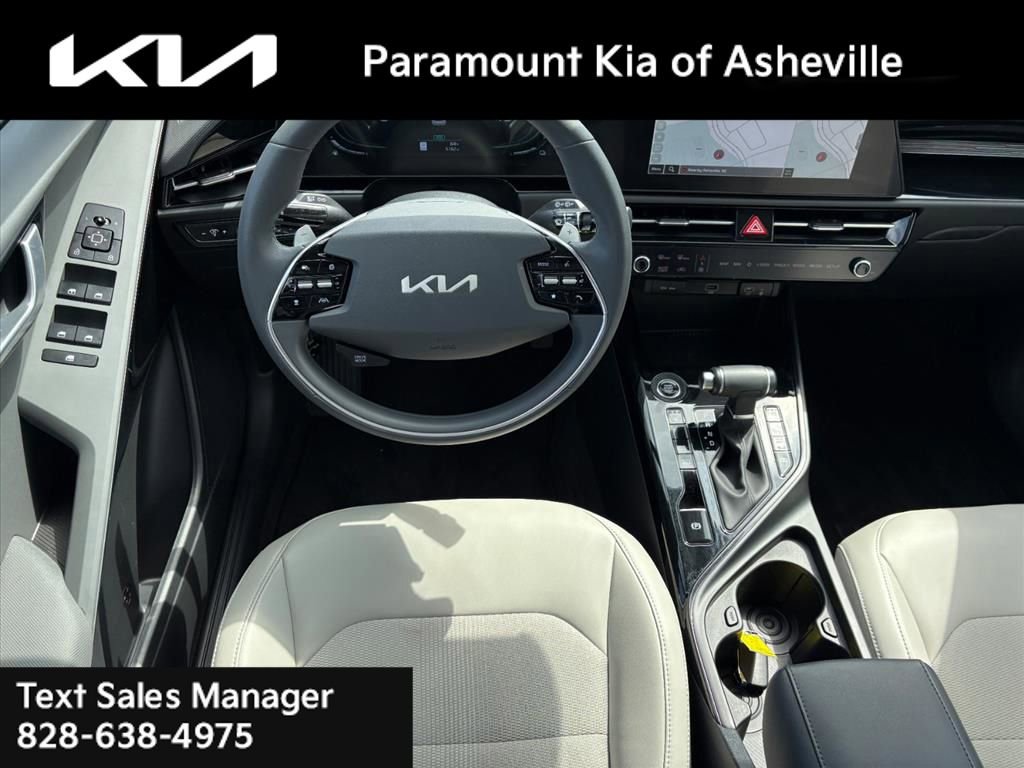 Certified 2025 Kia Niro EX image 24