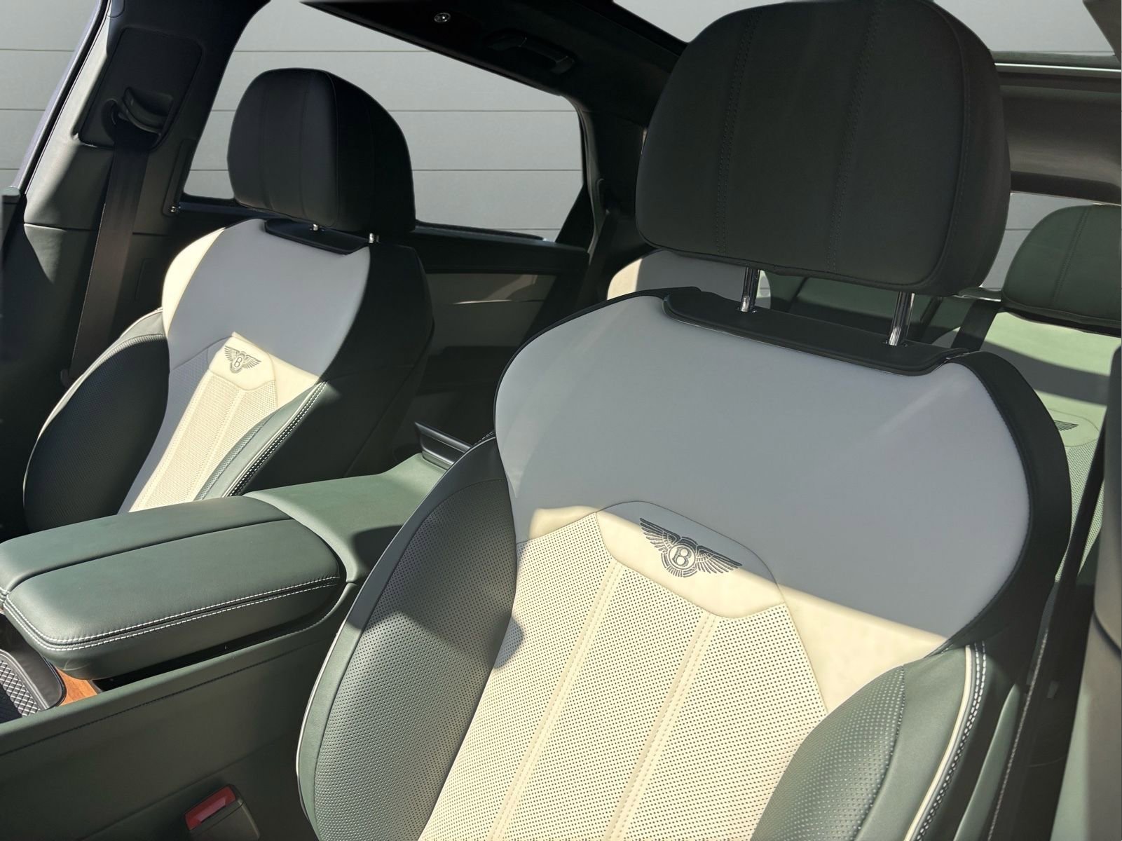 New 2025 Bentley Bentayga Extended Wheelbase image 14