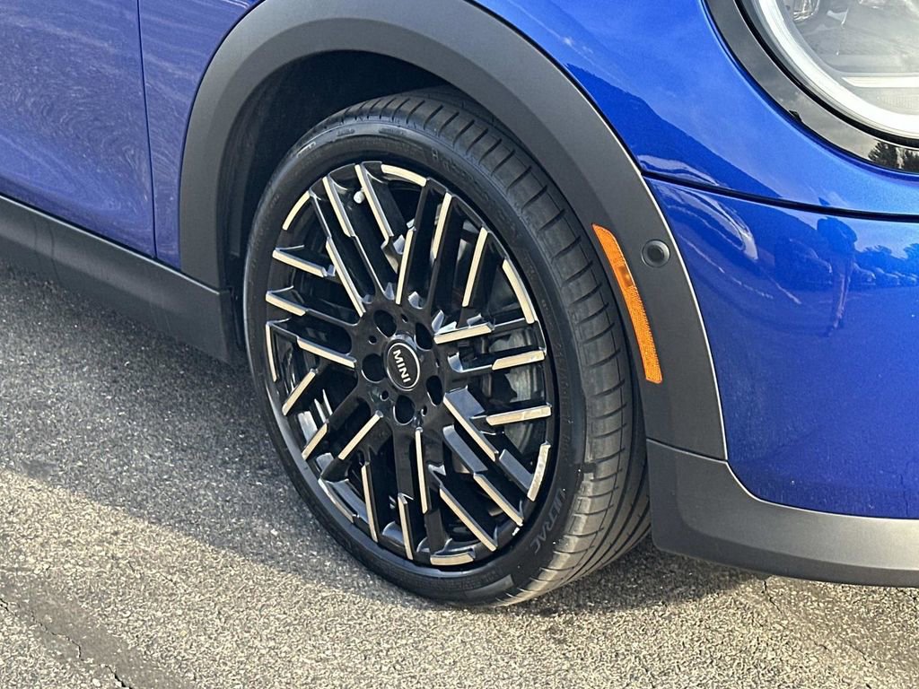 Used 2025 MINI Cooper 2-Door Hardtop image 31