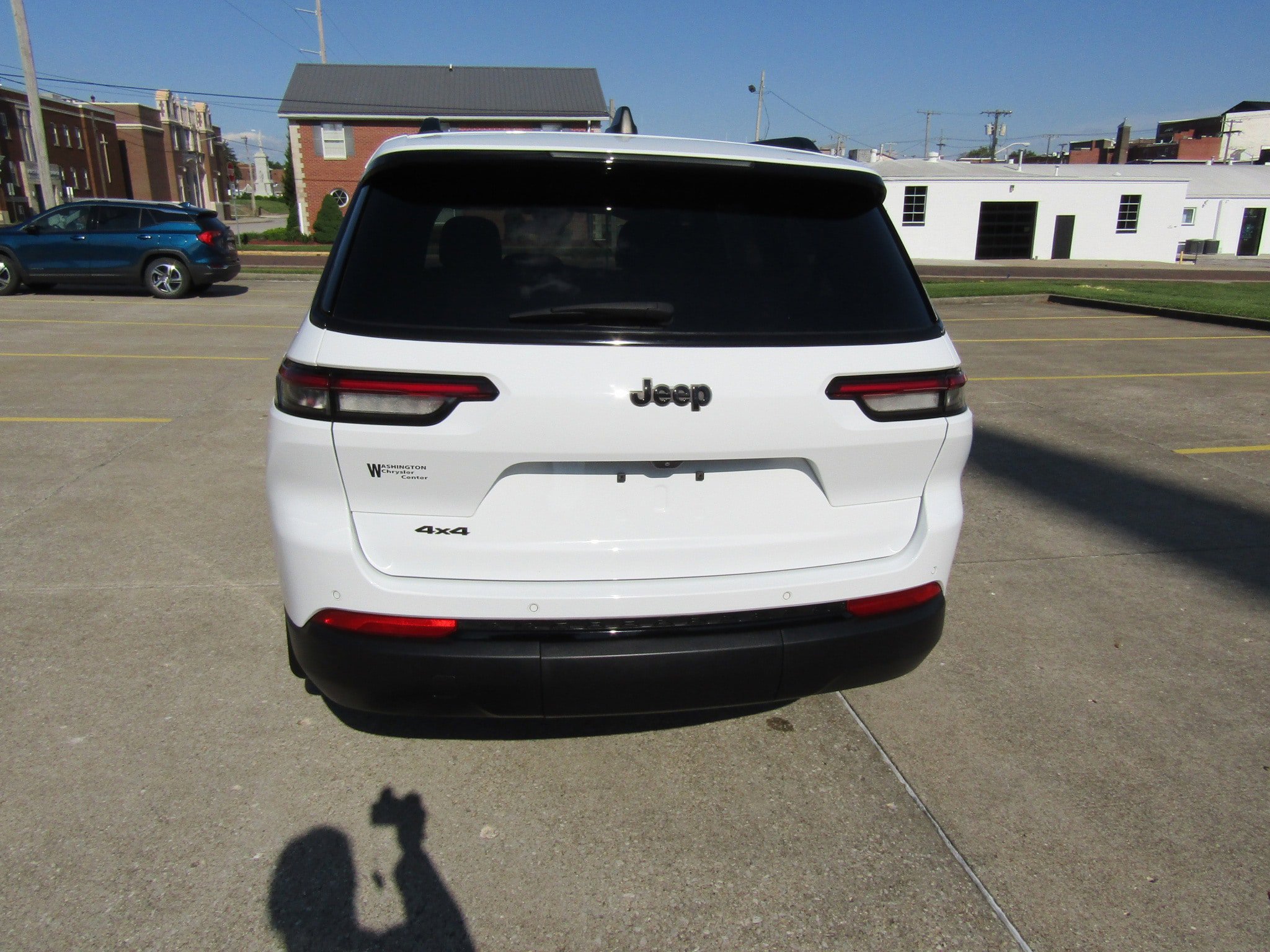 Used 2023 Jeep Grand Cherokee L Laredo AWD/4WD image 4