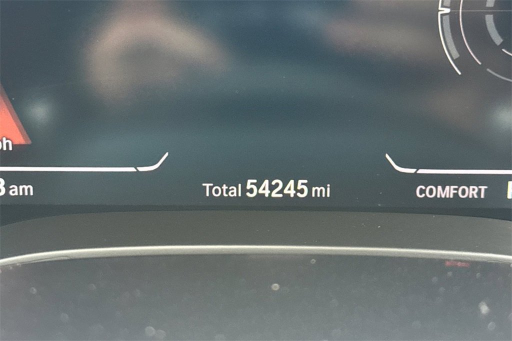 Used 2022 BMW M550i xDrive w/ Executive Package image 32