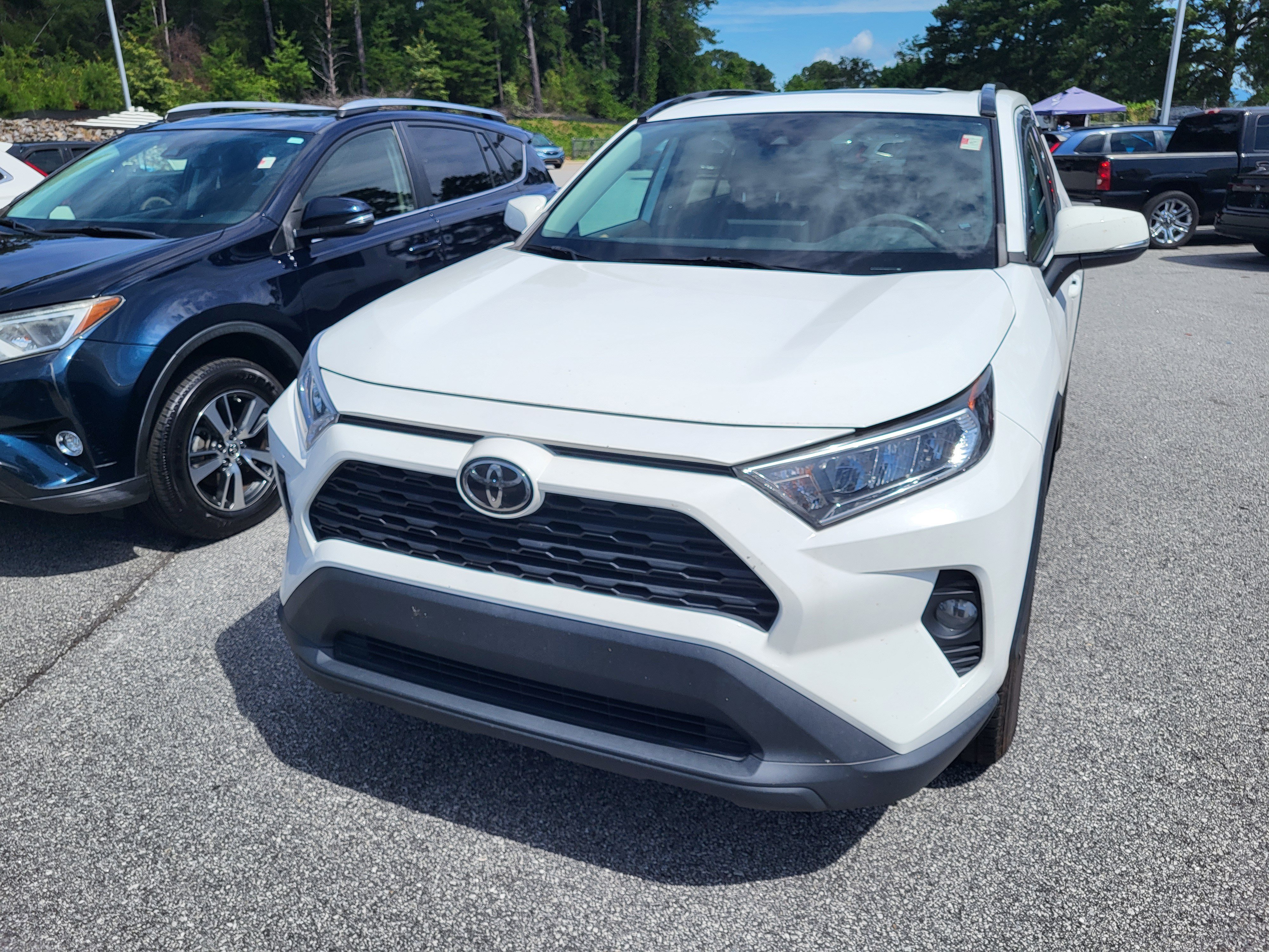 Used 2019 Toyota RAV4 XLE w/ Convenience Package AWD/4WD image 2