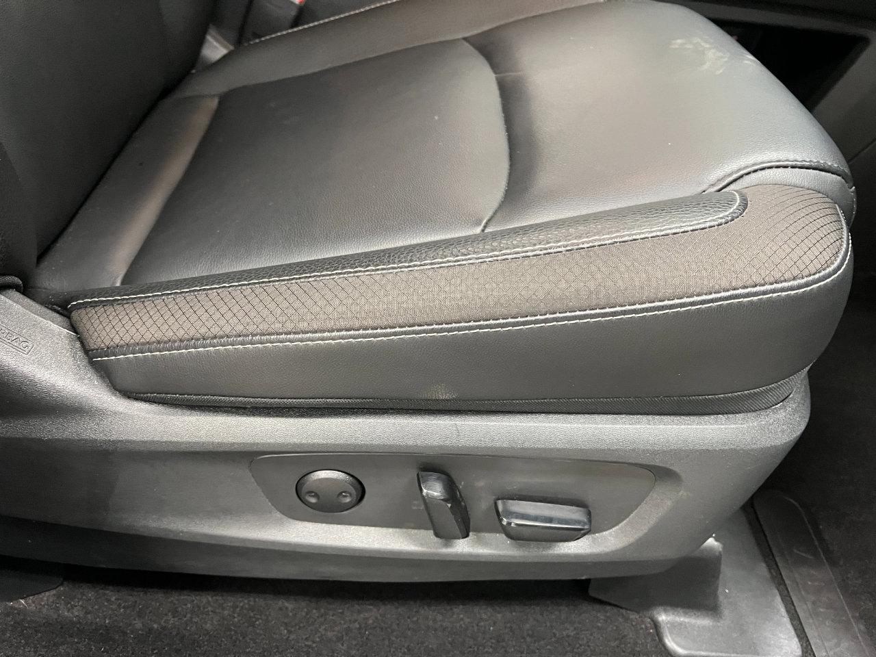 Used 2025 Nissan Pathfinder SL image 31