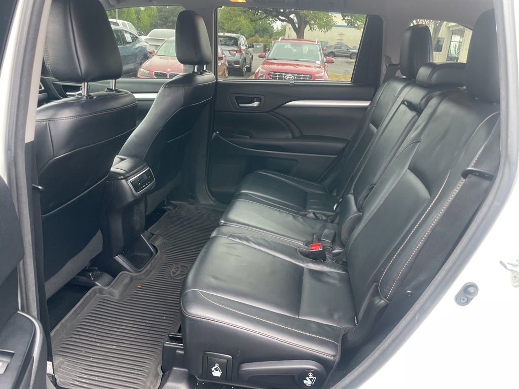 Used 2017 Toyota Highlander XLE AWD/4WD image 8